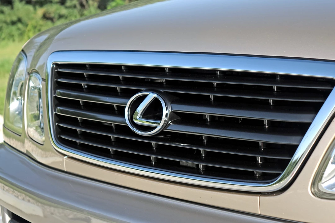 2000 Lexus LX 2nd Gen - Image 31 of 31