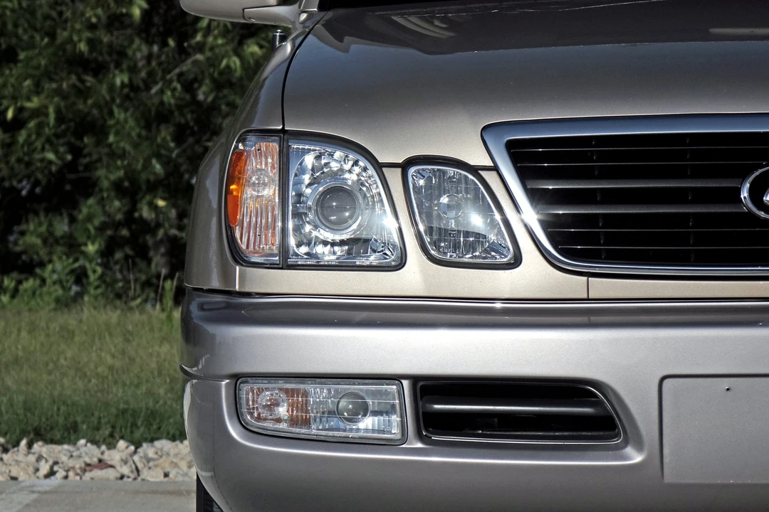 2000 Lexus LX 2nd Gen - Image 27 of 31