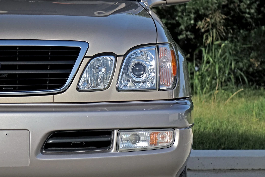 2000 Lexus LX 2nd Gen - Image 28 of 31