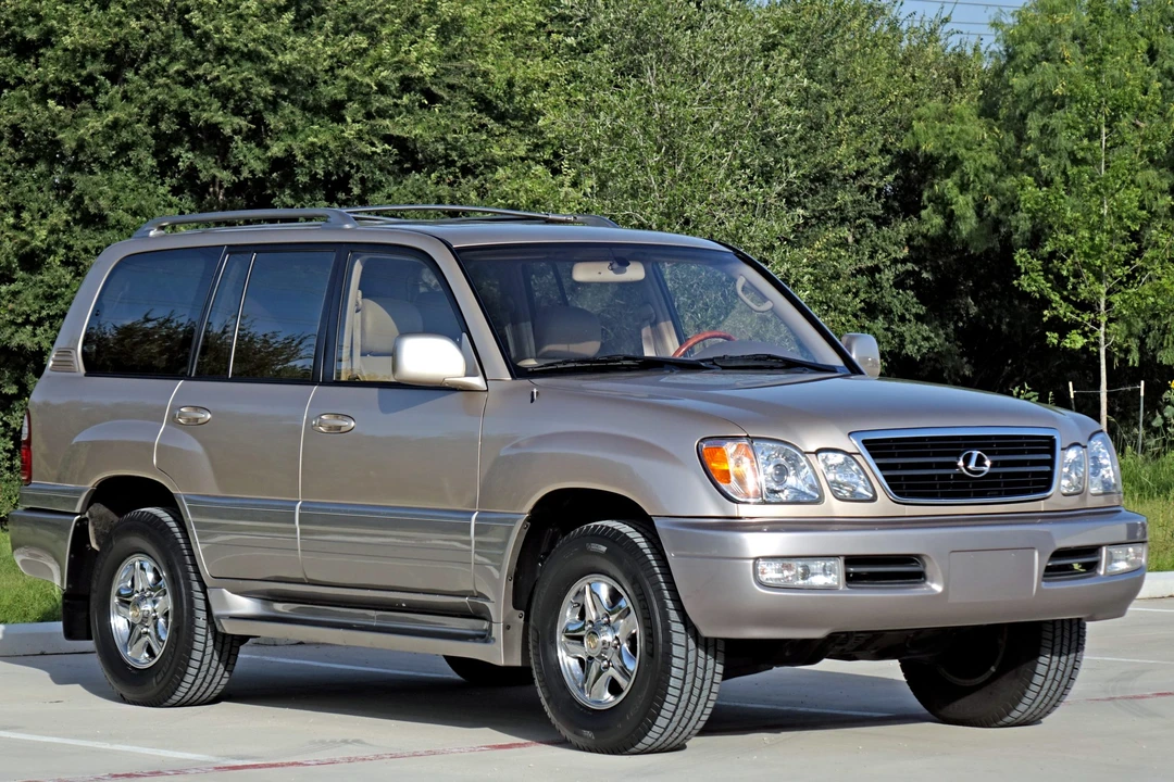2000 Lexus LX 2nd Gen - Image 10 of 31