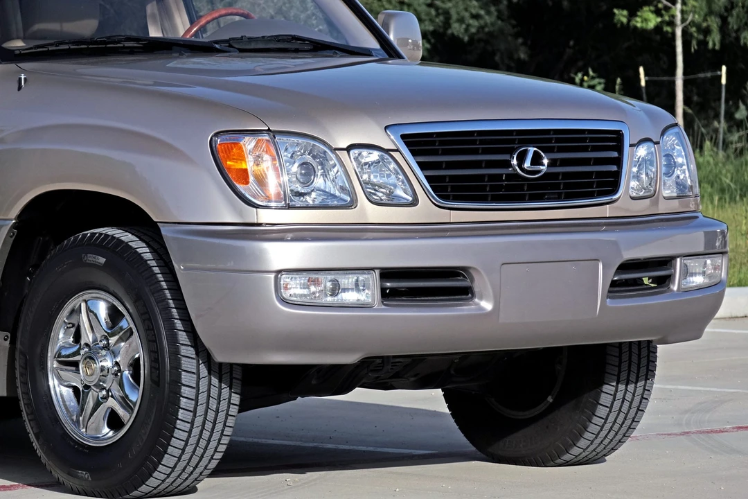 2000 Lexus LX 2nd Gen - Image 24 of 31