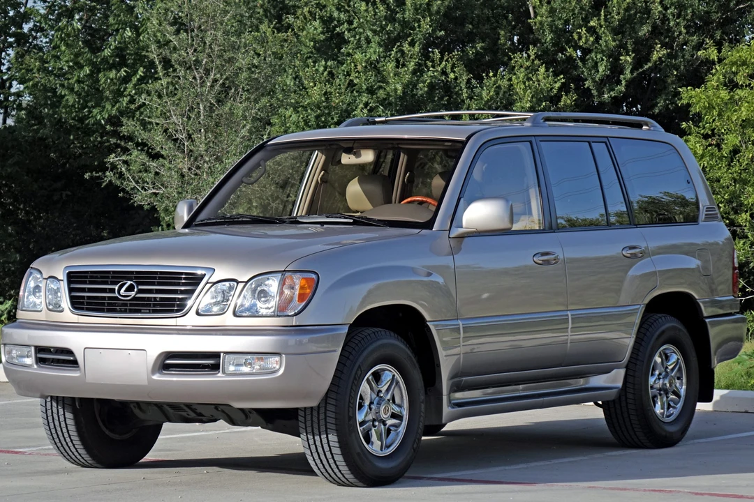 2000 Lexus LX 2nd Gen - Image 2 of 31