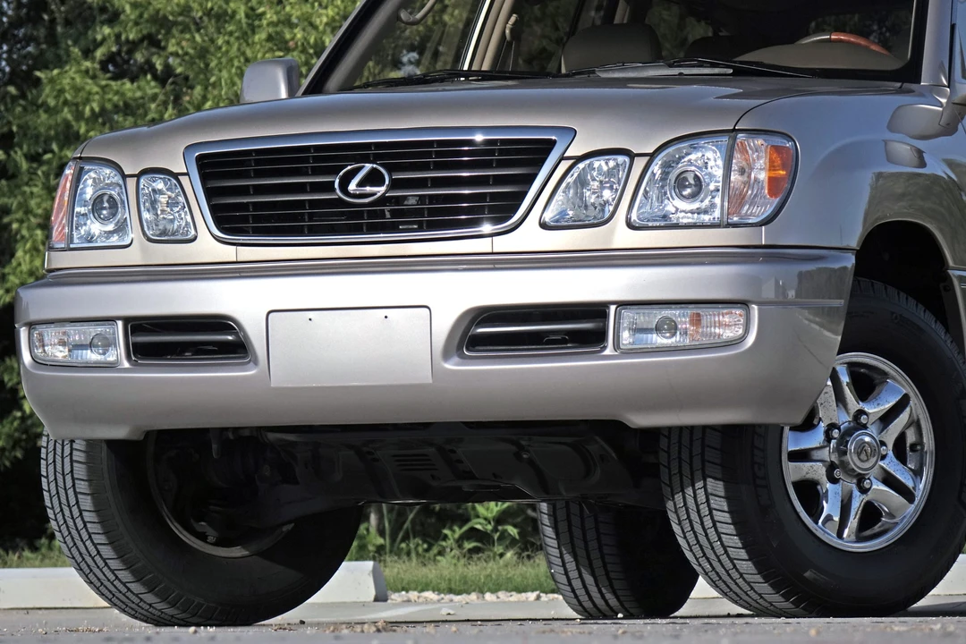 2000 Lexus LX 2nd Gen - Image 25 of 31