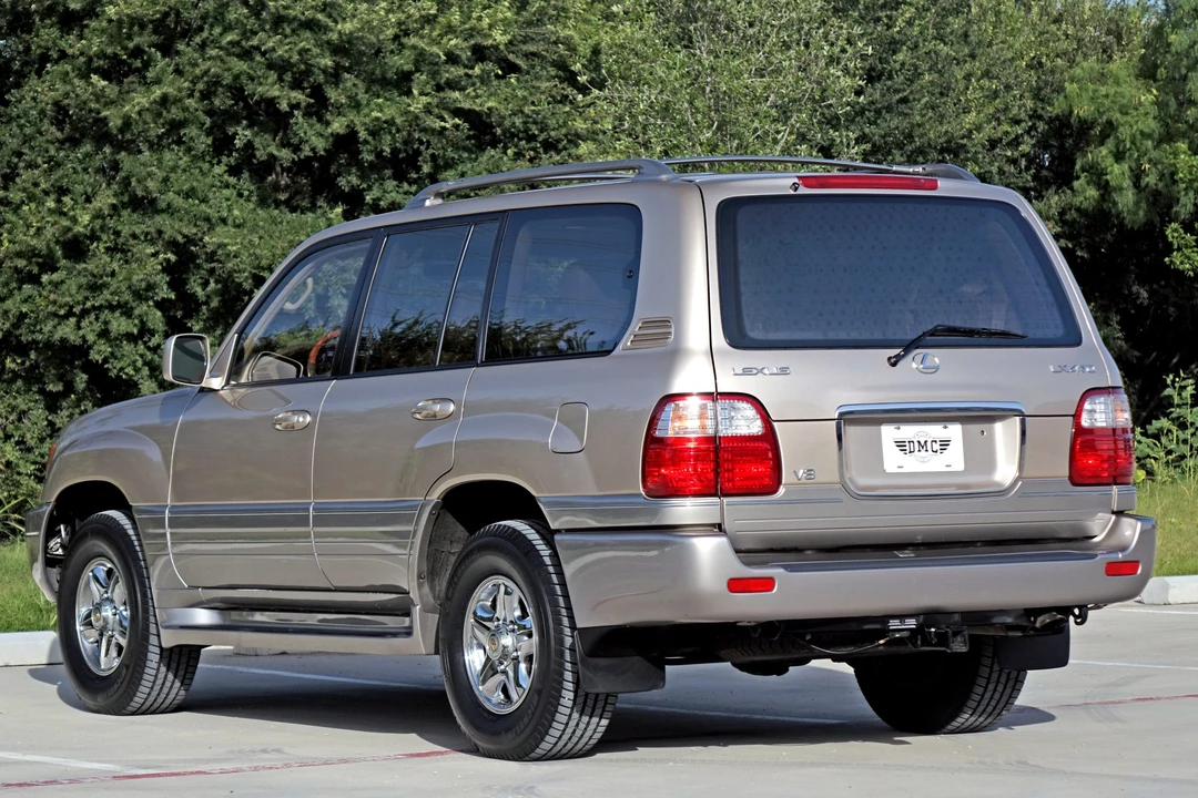 2000 Lexus LX 2nd Gen - Image 4 of 31