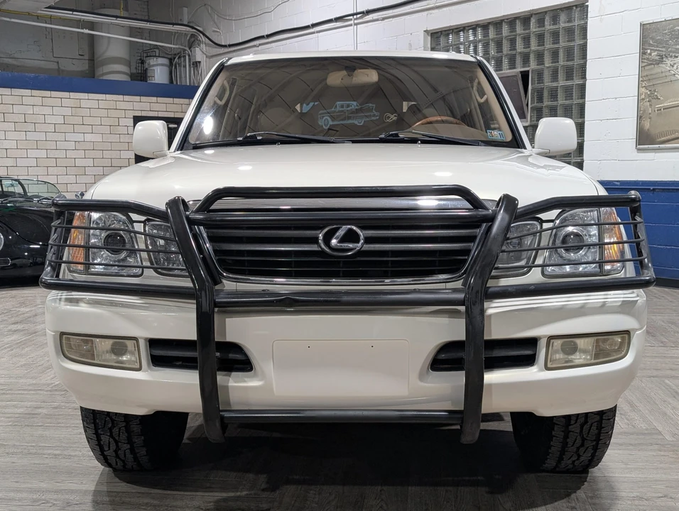2000 Lexus LX 2nd Gen - Image 24 of 31