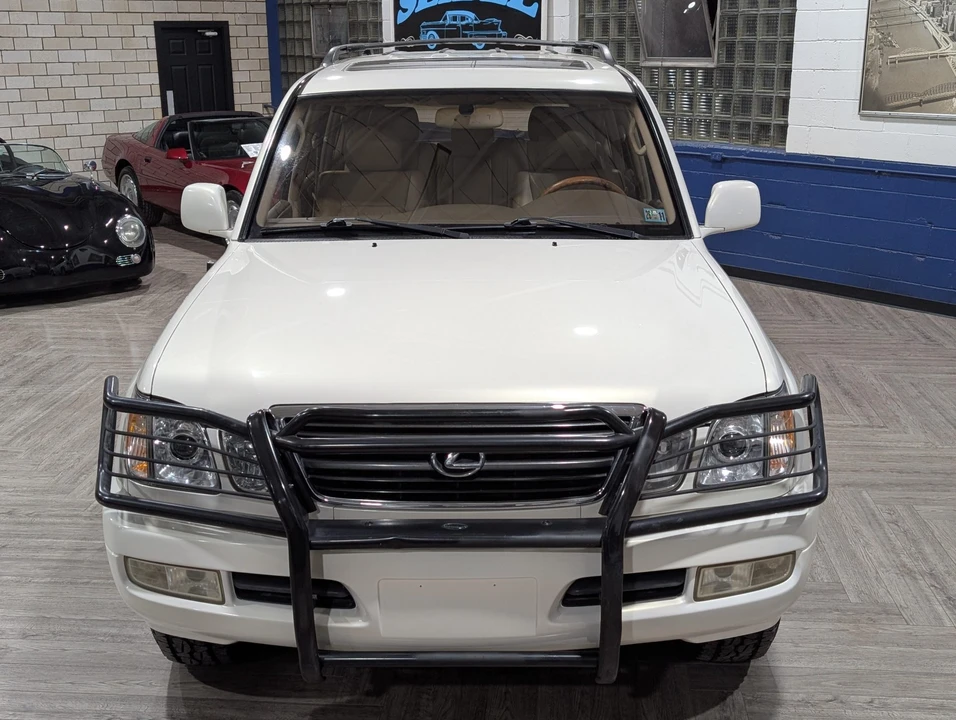 2000 Lexus LX 2nd Gen - Image 26 of 31
