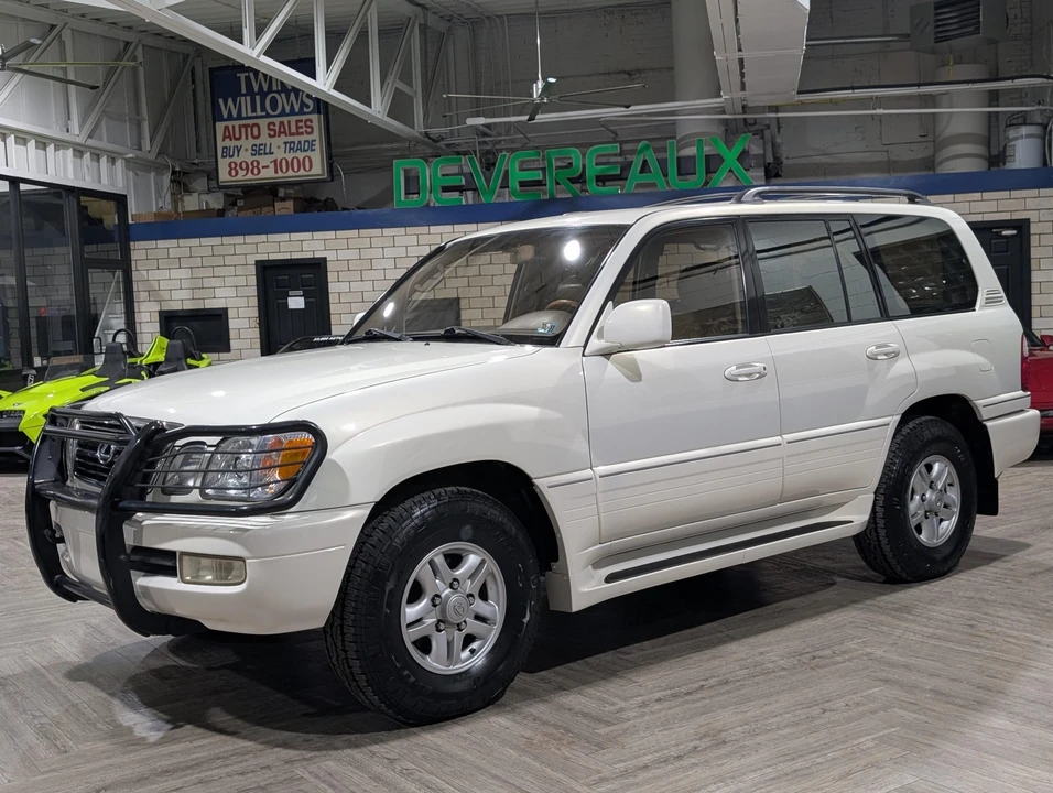 2000 Lexus LX 2nd Gen - Image 9 of 31