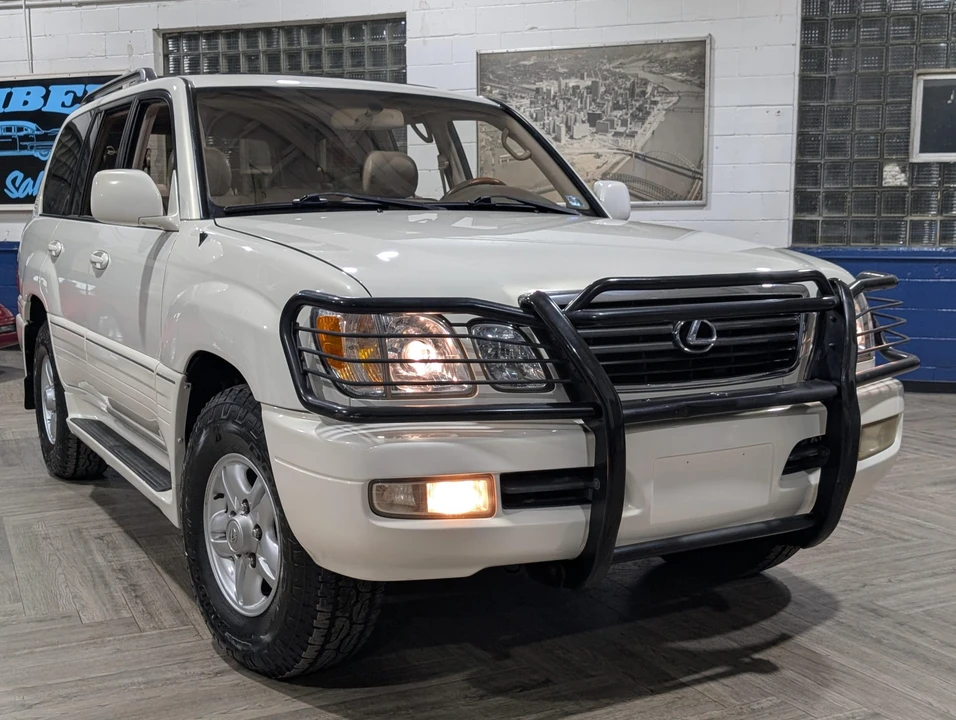 2000 Lexus LX 2nd Gen - Image 27 of 31