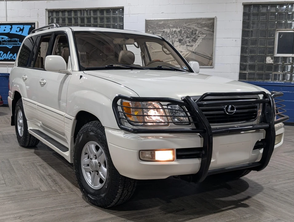 2000 Lexus LX 2nd Gen - Image 28 of 31