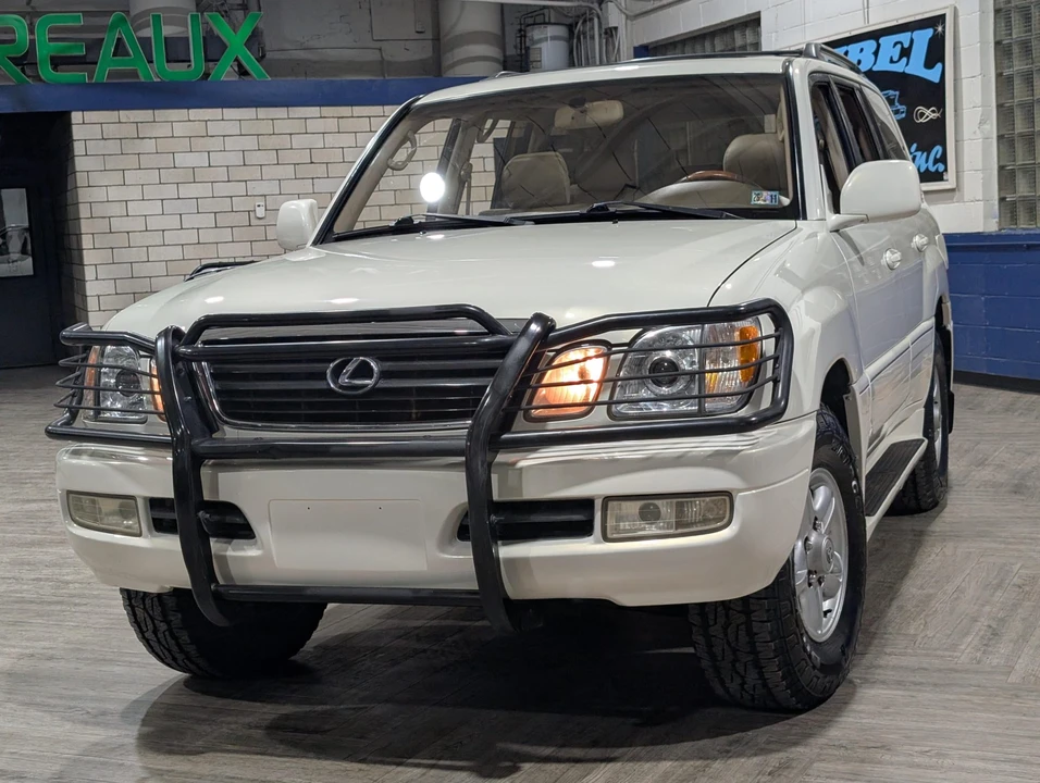 2000 Lexus LX 2nd Gen - Image 23 of 31