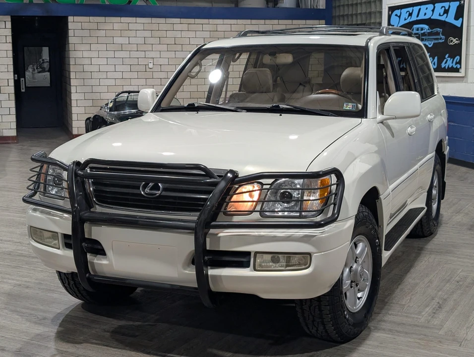 2000 Lexus LX 2nd Gen - Image 21 of 31