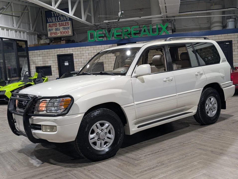 2000 Lexus LX 2nd Gen - Image 2 of 31