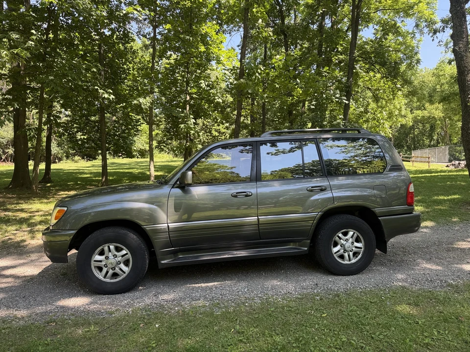 2000 Lexus LX 2nd Gen - Image 9 of 31