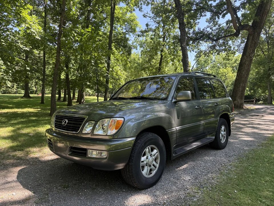 2000 Lexus LX 2nd Gen - Image 5 of 31