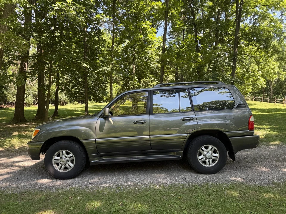 2000 Lexus LX 2nd Gen - Image 12 of 31