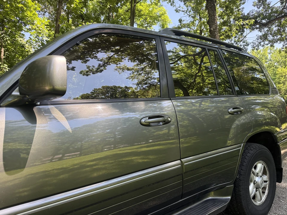 2000 Lexus LX 2nd Gen - Image 28 of 31
