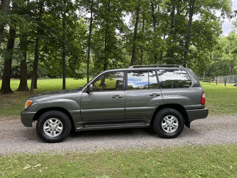 2000 Lexus LX 2nd Gen - Image 10 of 31