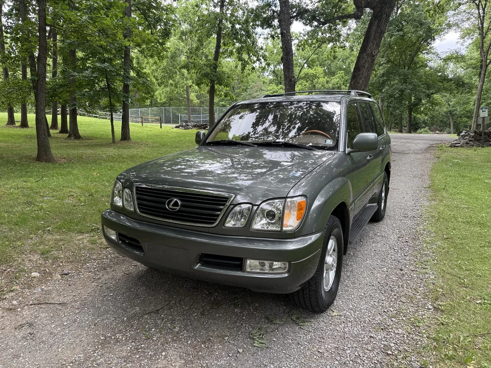 2000 Lexus LX 2nd Gen - Image 3 of 31