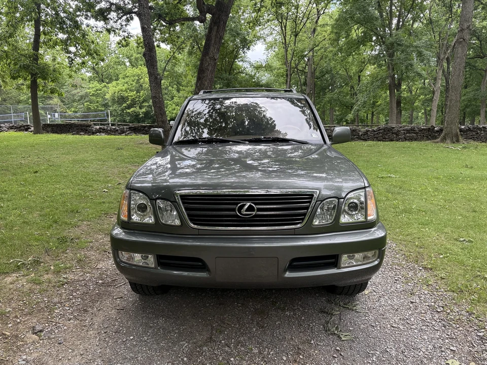 2000 Lexus LX 2nd Gen - Image 21 of 31