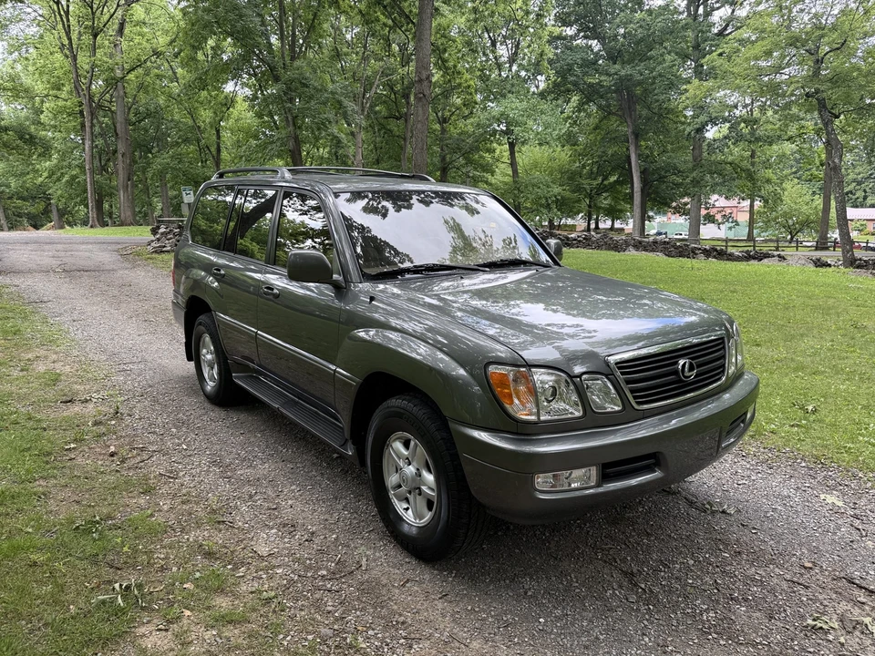 2000 Lexus LX 2nd Gen - Image 19 of 31