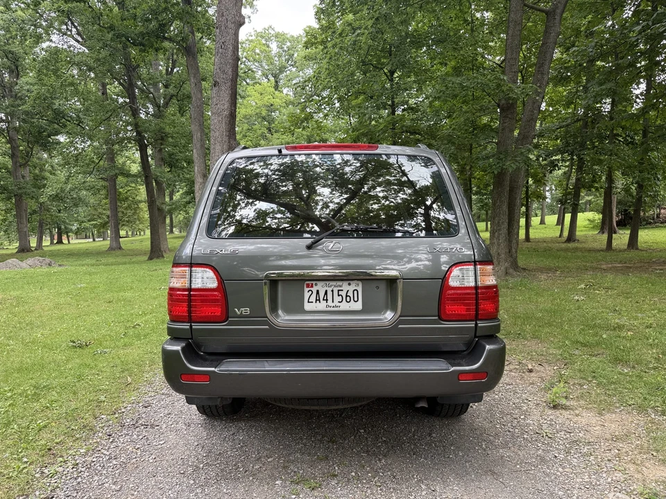 2000 Lexus LX 2nd Gen - Image 18 of 31