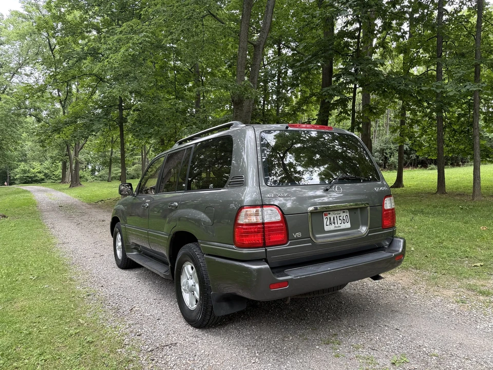 2000 Lexus LX 2nd Gen - Image 14 of 31