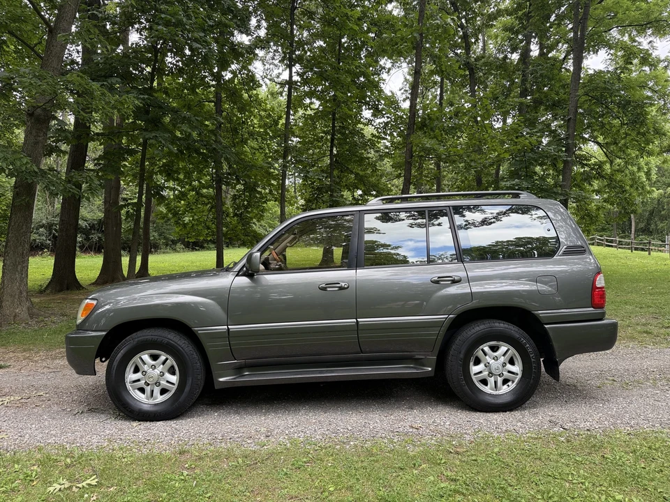 2000 Lexus LX 2nd Gen - Image 11 of 31