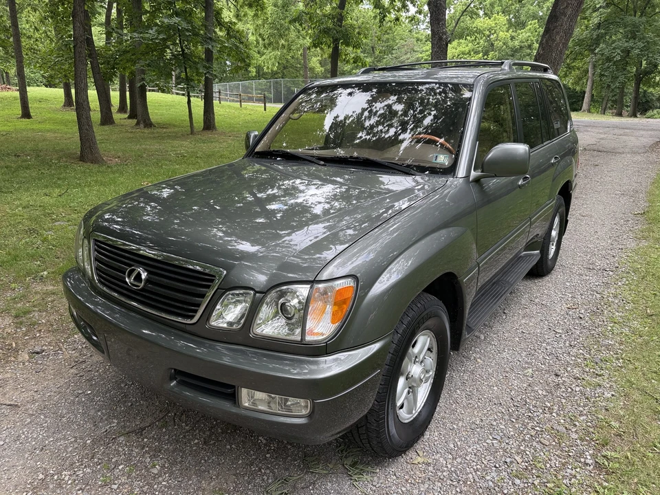2000 Lexus LX 2nd Gen - Image 4 of 31