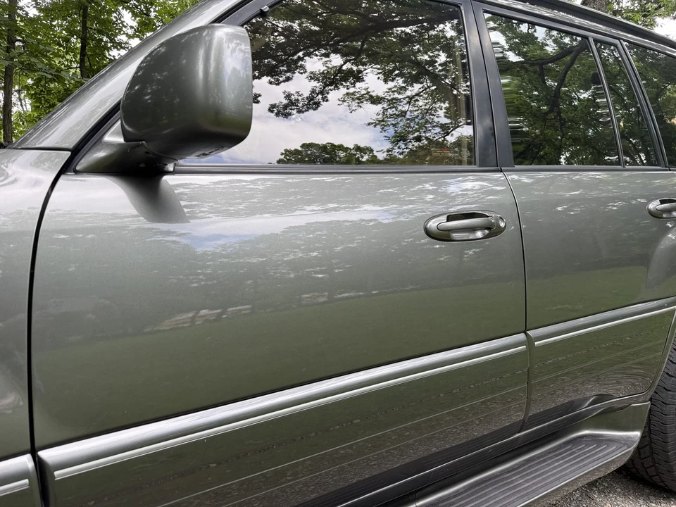 2000 Lexus LX 2nd Gen - Image 27 of 31
