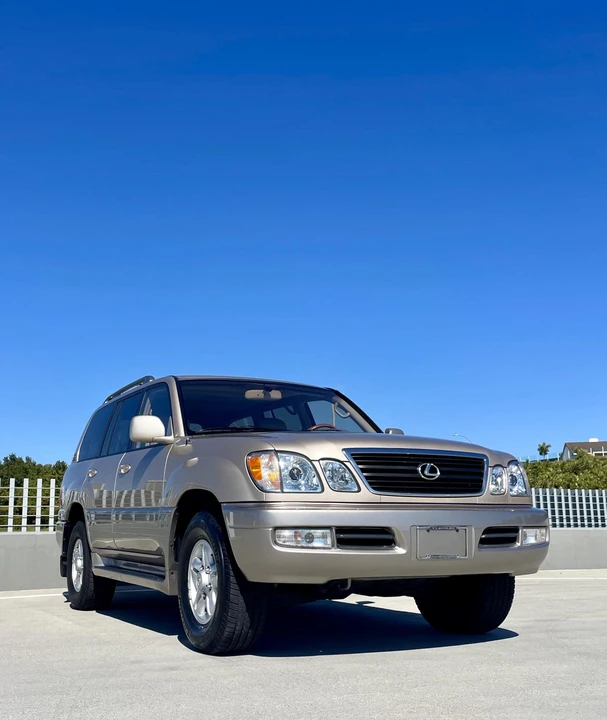 2000 Lexus LX 2nd Gen - Image 10 of 31