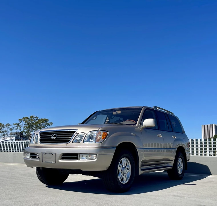 2000 Lexus LX 2nd Gen - Image 2 of 31