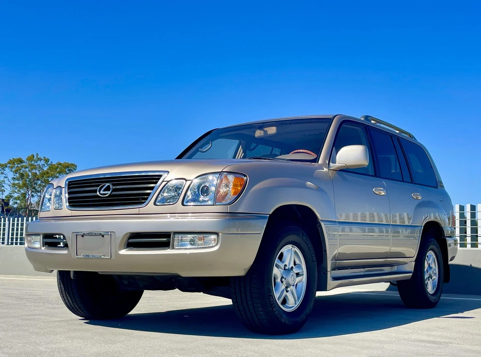 2000 Lexus LX 2nd Gen - Image 3 of 31