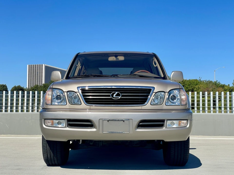 2000 Lexus LX 2nd Gen - Image 9 of 31