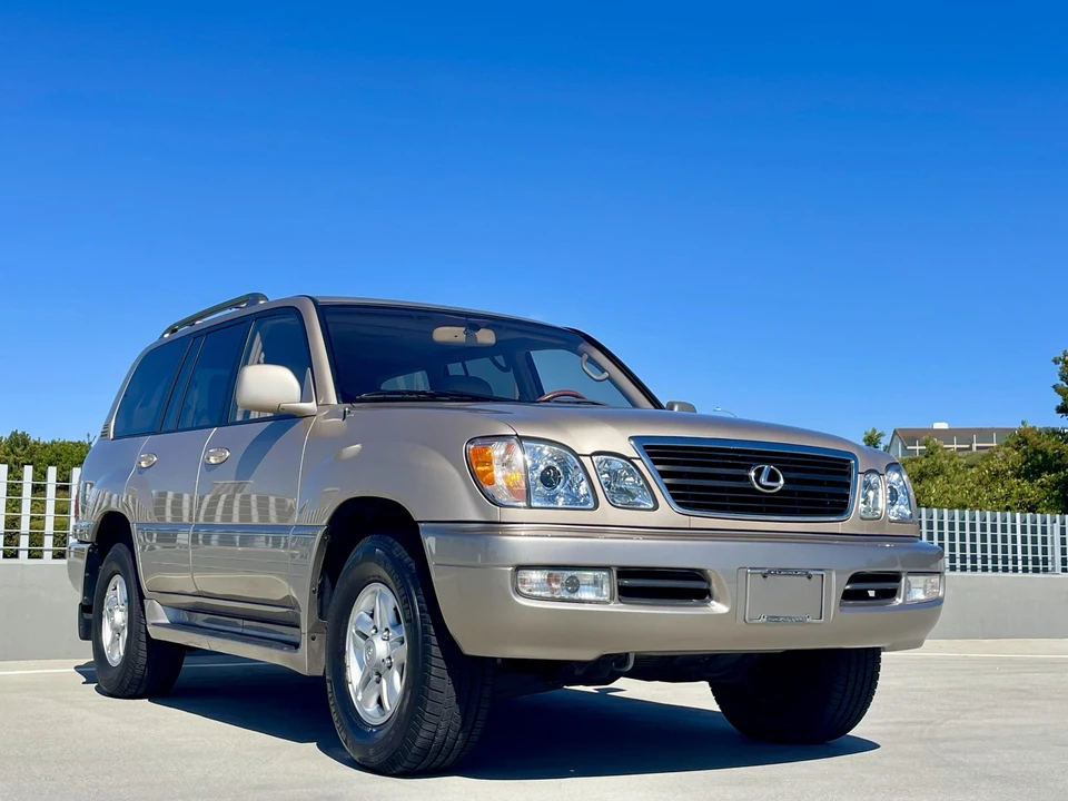 2000 Lexus LX 2nd Gen - Image 11 of 31