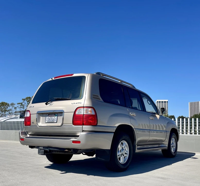 2000 Lexus LX 2nd Gen - Image 19 of 31