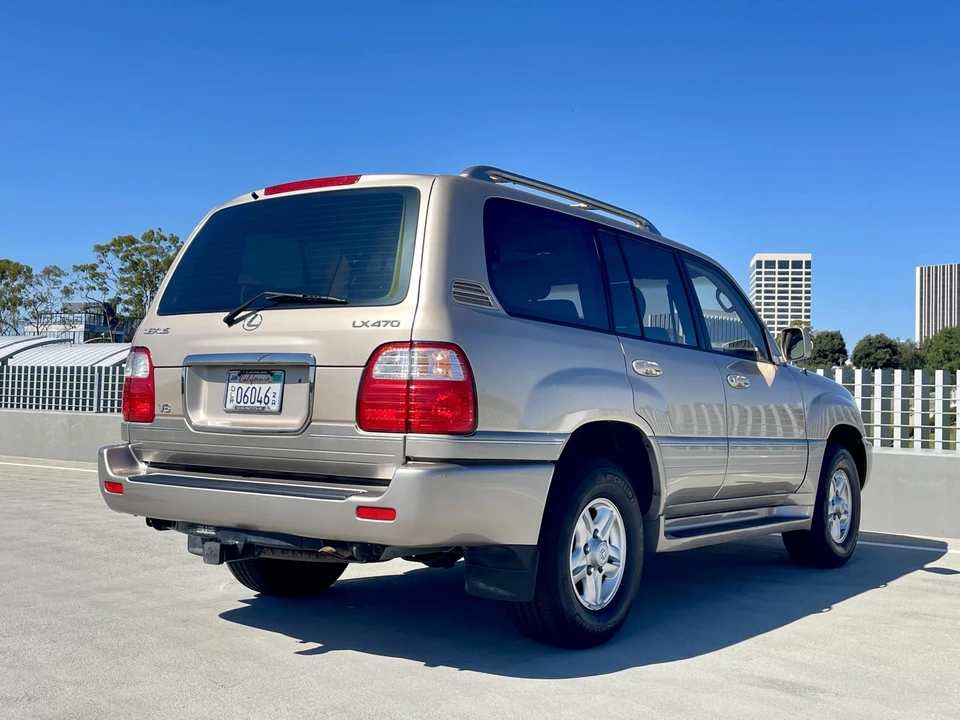 2000 Lexus LX 2nd Gen - Image 18 of 31