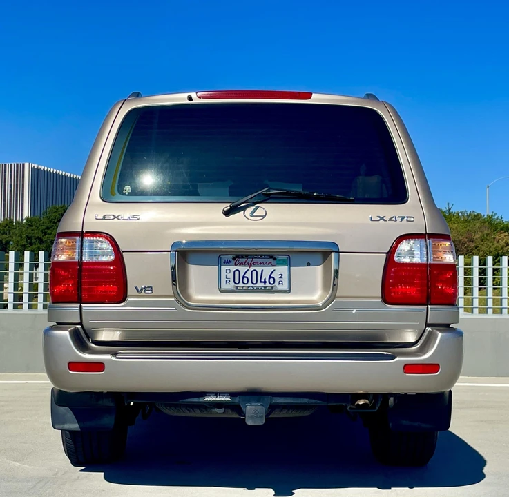 2000 Lexus LX 2nd Gen - Image 22 of 31