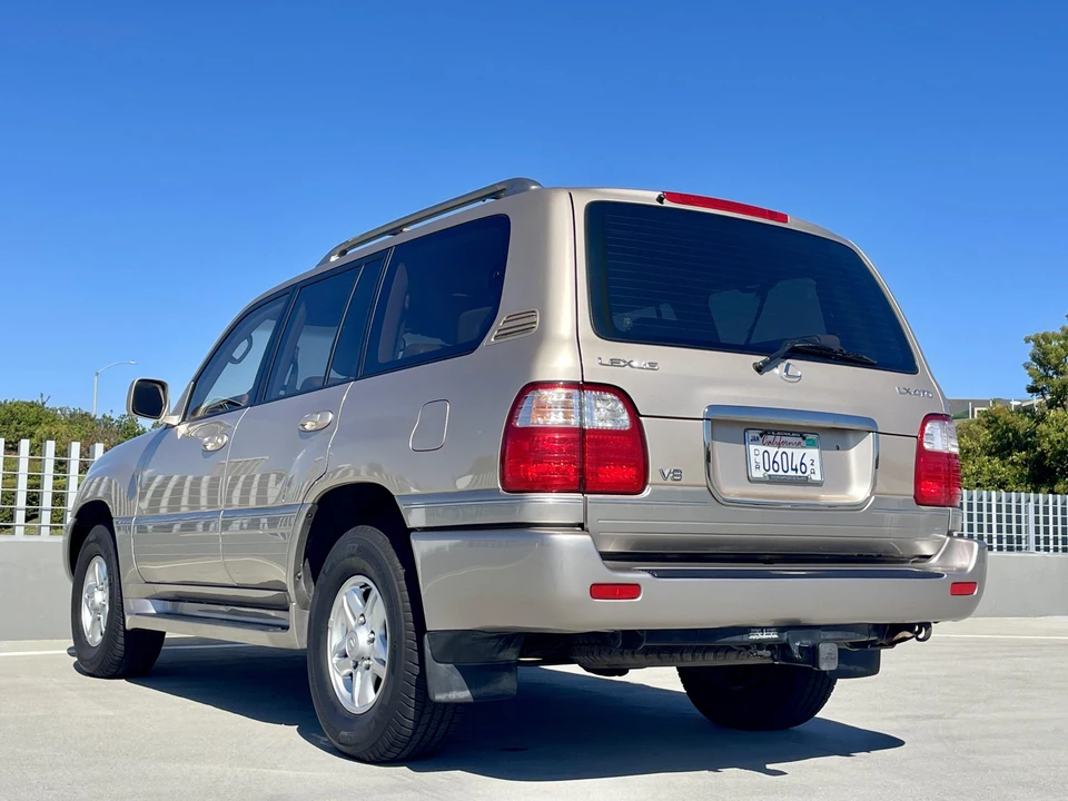 2000 Lexus LX 2nd Gen - Image 24 of 31