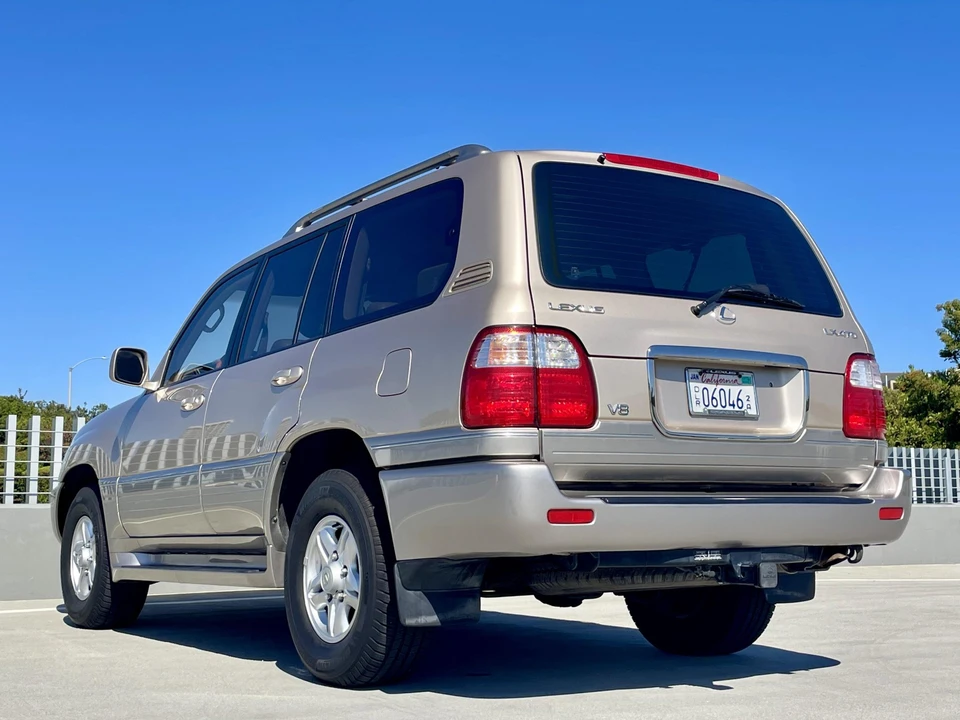 2000 Lexus LX 2nd Gen - Image 25 of 31