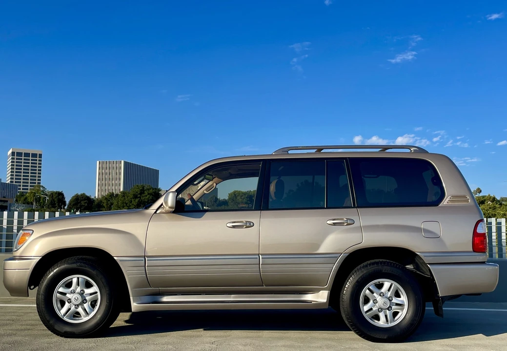 2000 Lexus LX 2nd Gen - Image 27 of 31