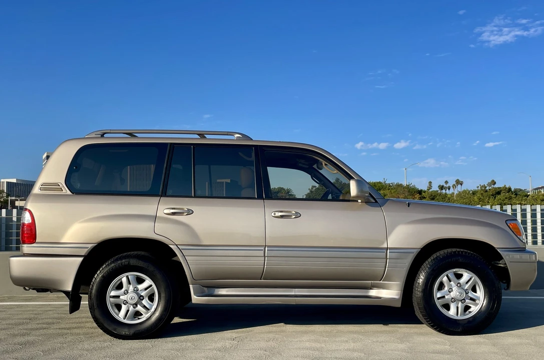 2000 Lexus LX 2nd Gen - Image 16 of 31