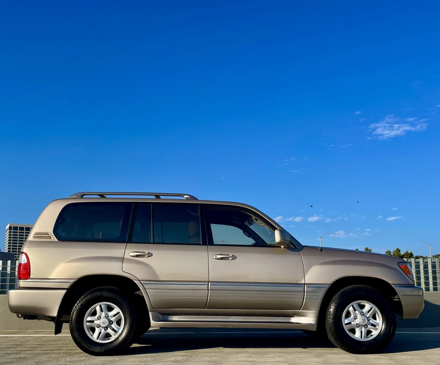 2000 Lexus LX 2nd Gen - Image 14 of 31