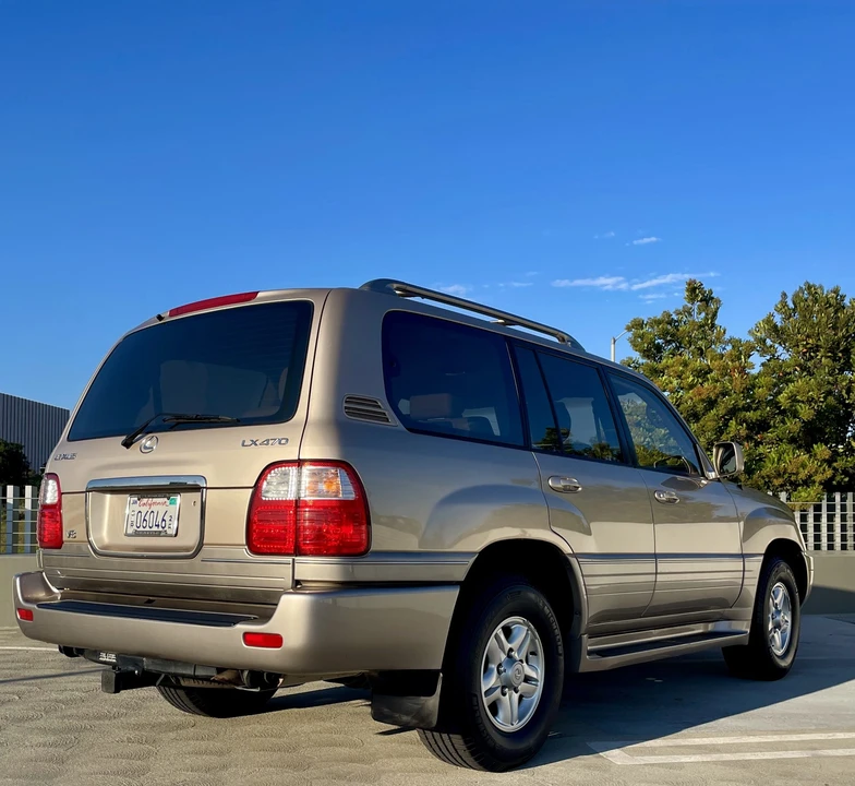 2000 Lexus LX 2nd Gen - Image 17 of 31