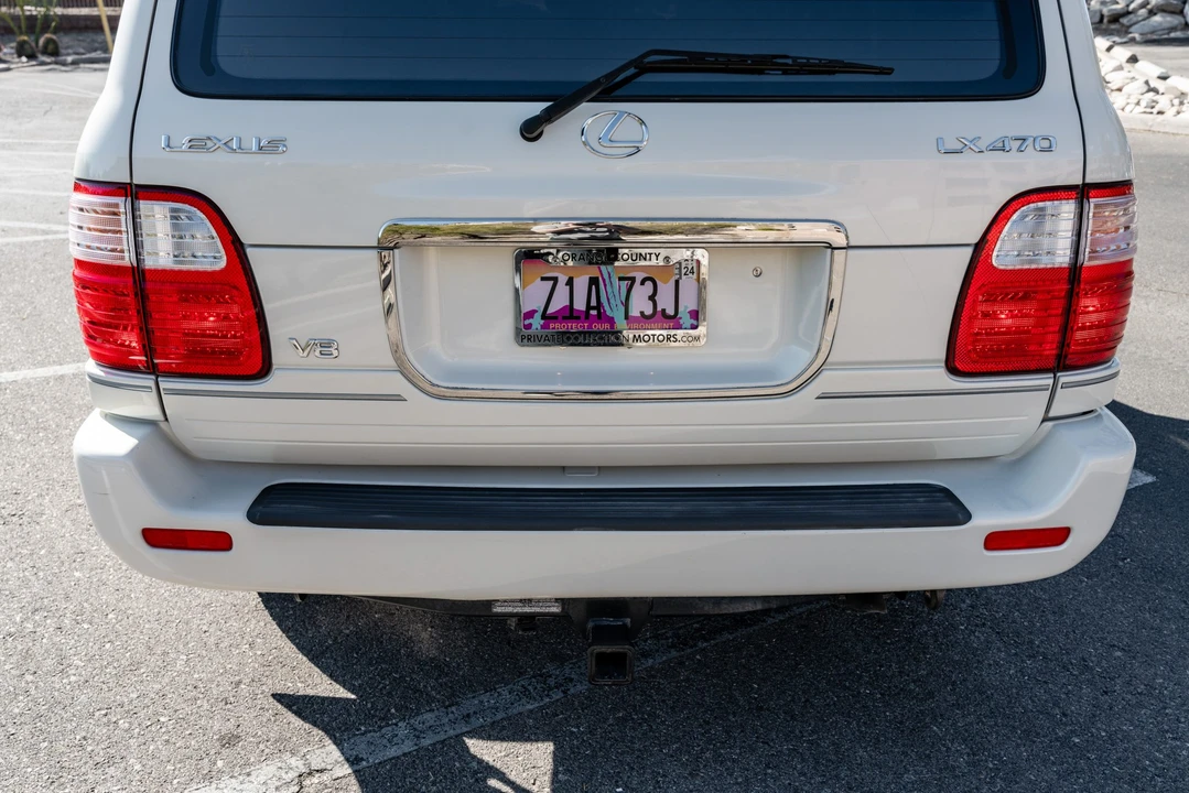2000 Lexus LX 2nd Gen - Image 14 of 31