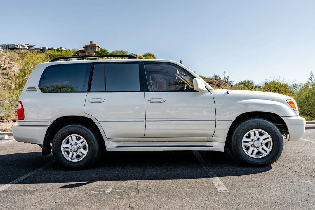 2000 Lexus LX 2nd Gen - Image 5 of 31