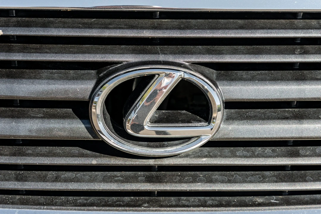 2000 Lexus LX 2nd Gen - Image 31 of 31