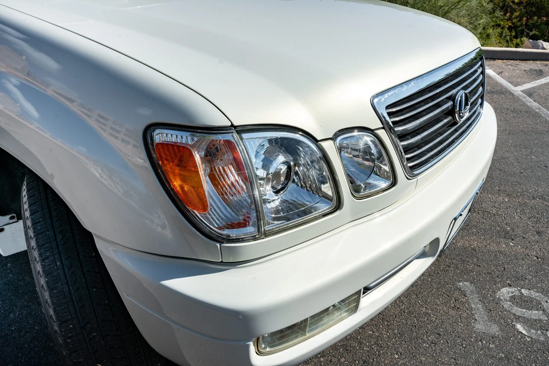 2000 Lexus LX 2nd Gen - Image 11 of 31