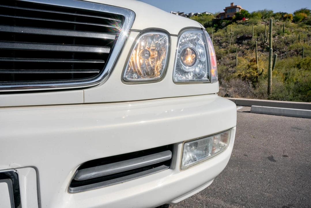 2000 Lexus LX 2nd Gen - Image 24 of 31