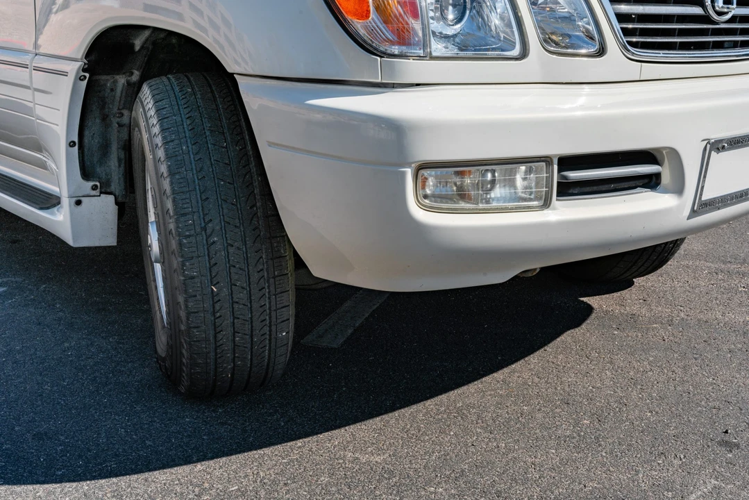 2000 Lexus LX 2nd Gen - Image 27 of 31