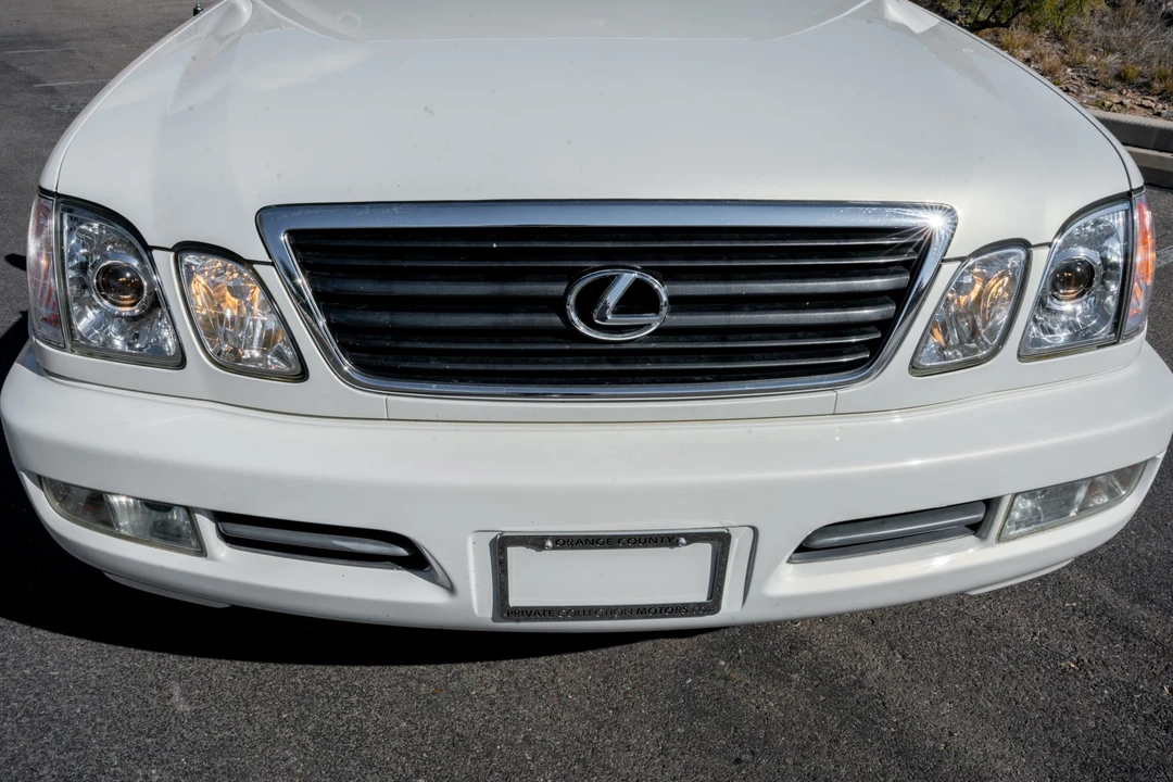 2000 Lexus LX 2nd Gen - Image 12 of 31